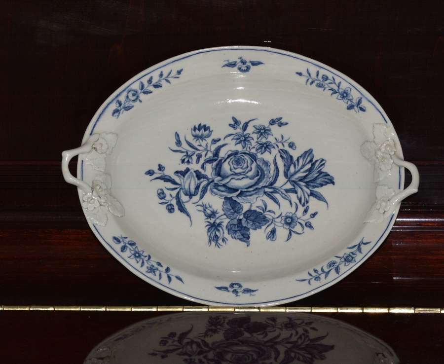 18th century First Period Worcester twin-handled dish