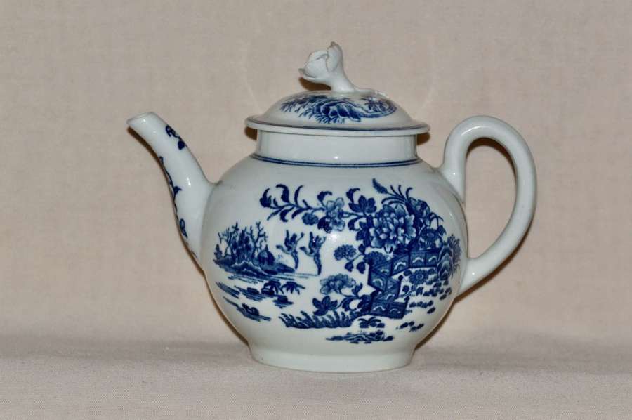 1765-85 Worcester 1st Period  Small Round Teapot "Fence" Pattern