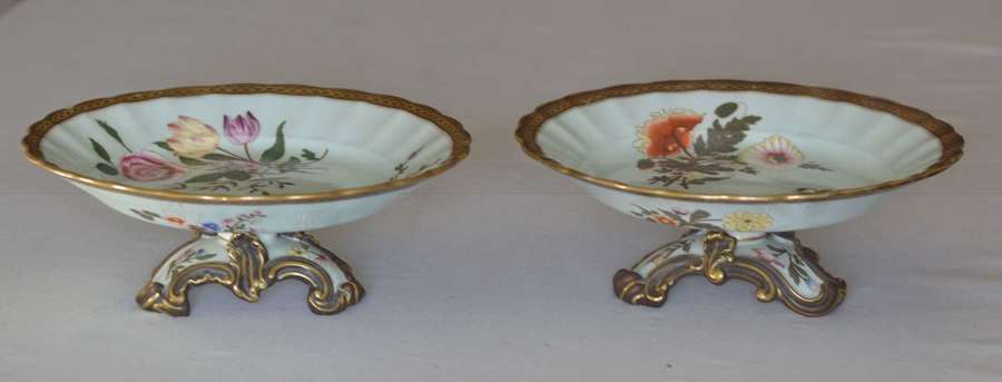 A Stunning Pair 1885 Royal Worcester Porcelain Pedestal Dishes / Tazza